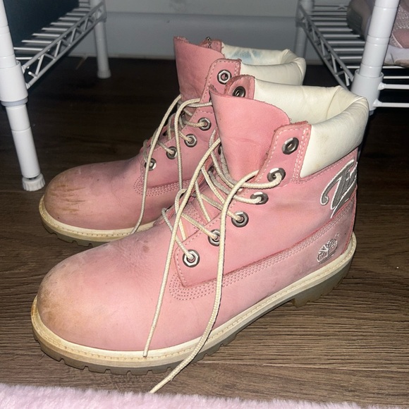 Timberlands 💗 - Picture 2 of 7